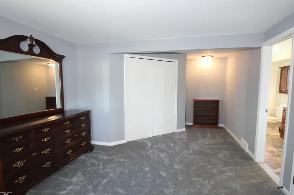 32310 Coventry Place Warren City MI 48093