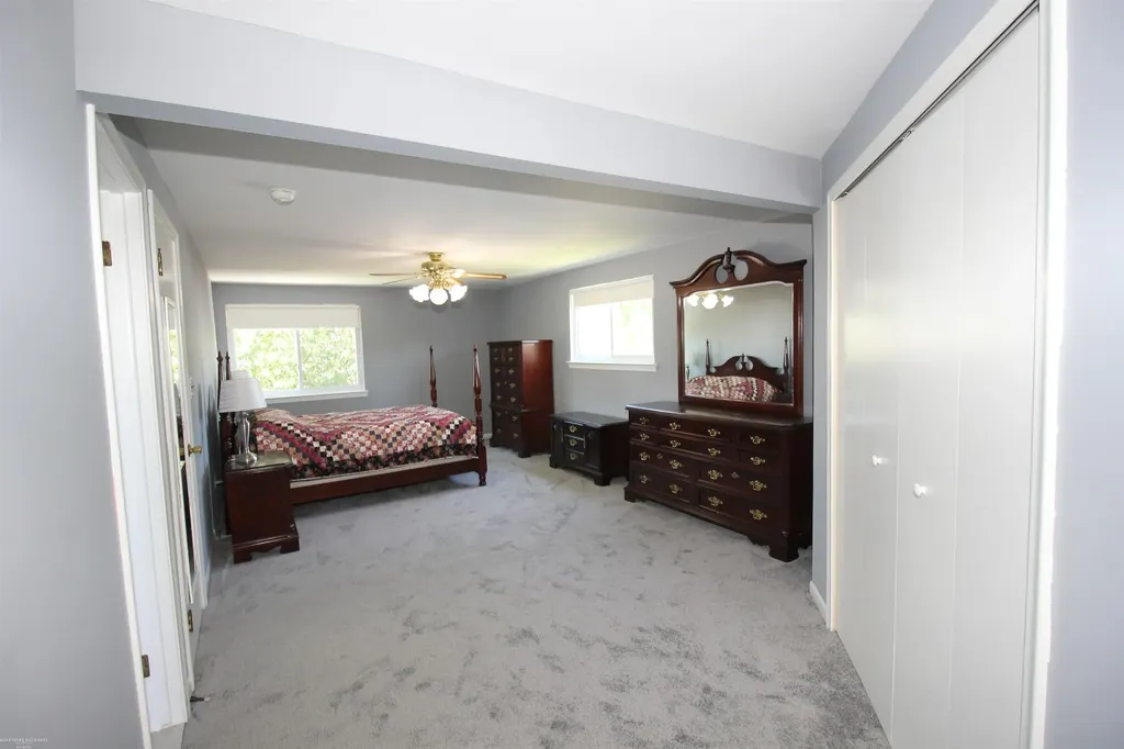32310 Coventry Place Warren City MI 48093