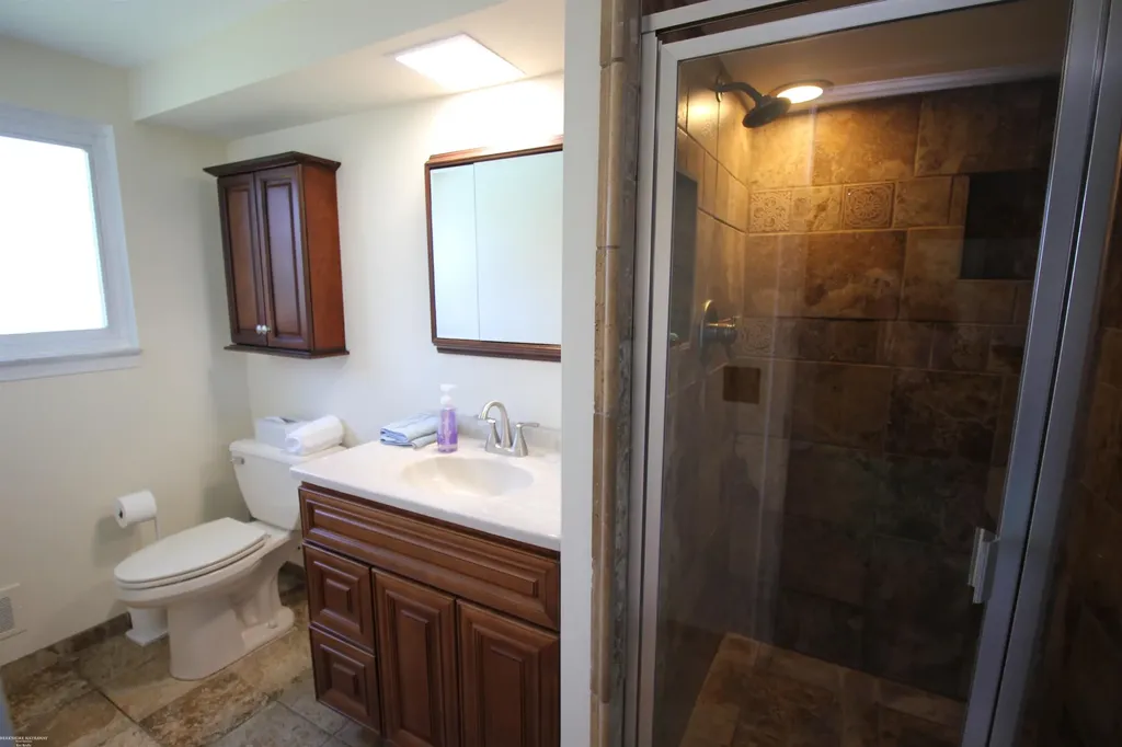 32310 Coventry Place Warren City MI 48093