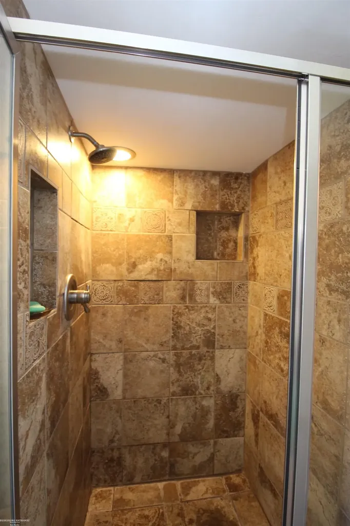 32310 Coventry Place Warren City MI 48093