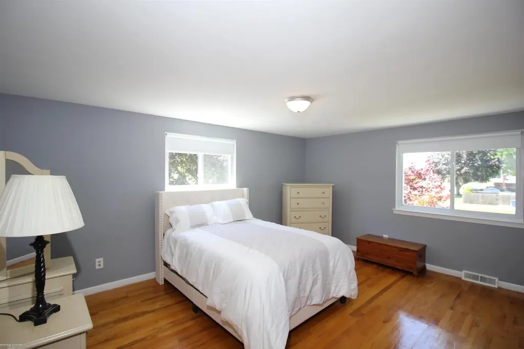 32310 Coventry Place Warren City MI 48093