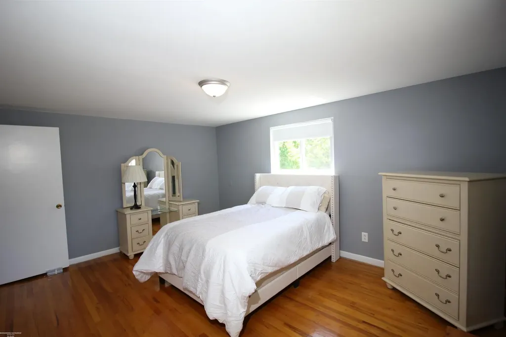 32310 Coventry Place Warren City MI 48093