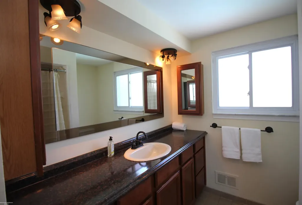 32310 Coventry Place Warren City MI 48093