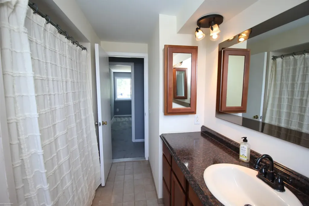 32310 Coventry Place Warren City MI 48093