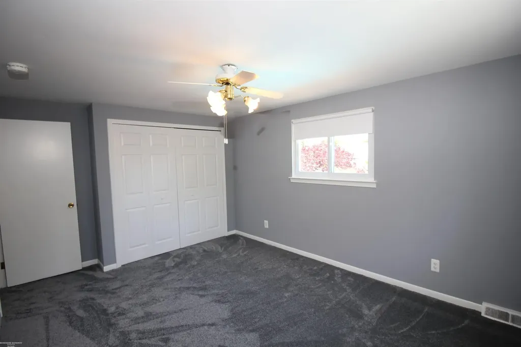 32310 Coventry Place Warren City MI 48093
