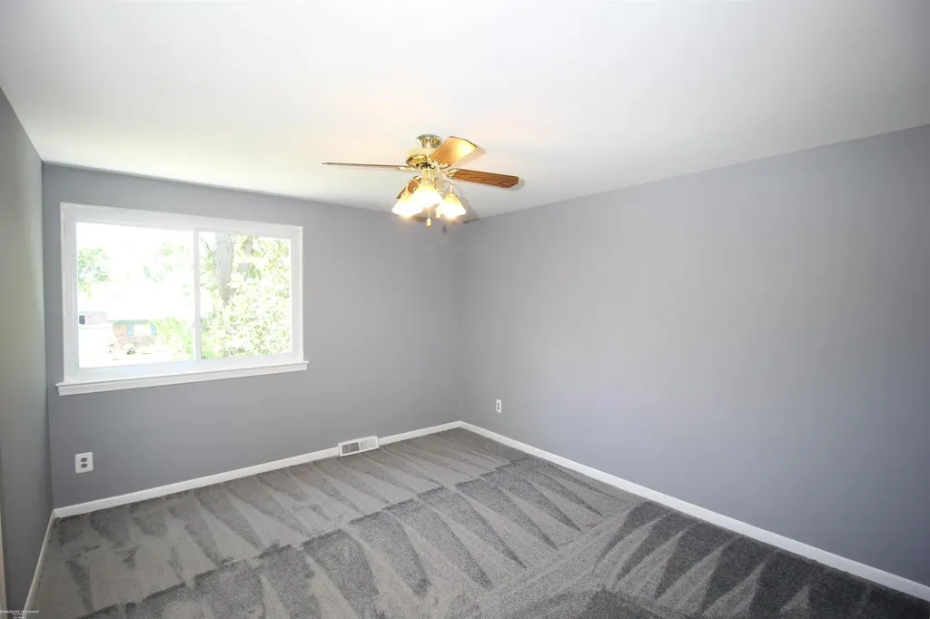 32310 Coventry Place Warren City MI 48093