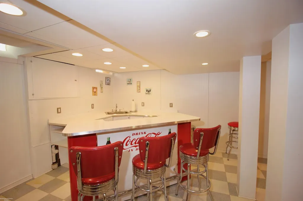 32310 Coventry Place Warren City MI 48093