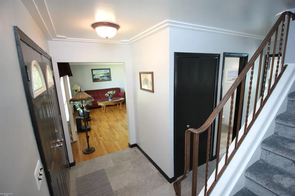 32310 Coventry Place Warren City MI 48093