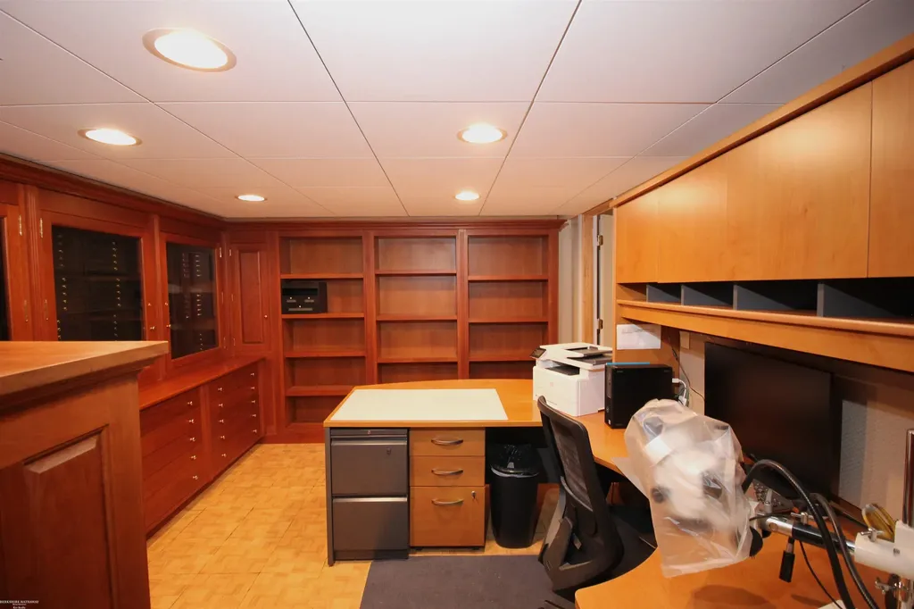 32310 Coventry Place Warren City MI 48093