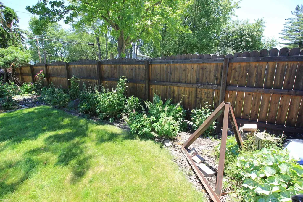 32310 Coventry Place Warren City MI 48093