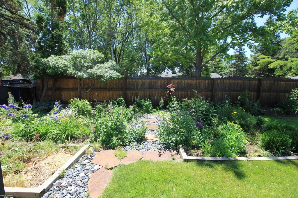 32310 Coventry Place Warren City MI 48093