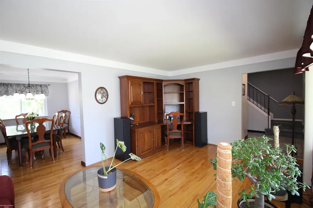 32310 Coventry Place Warren City MI 48093