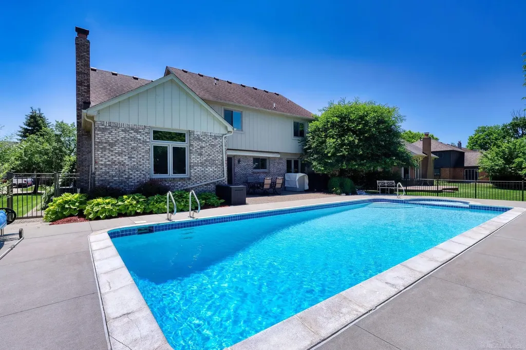 20547 Windham Drive Macomb Township MI 48044