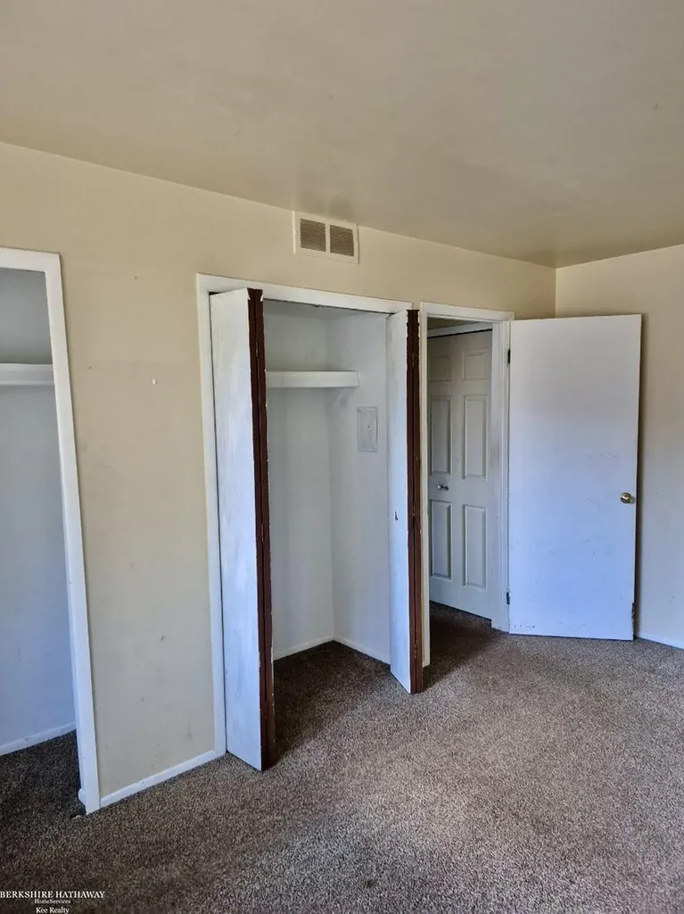 29241 Hayes Road Warren City MI 48088