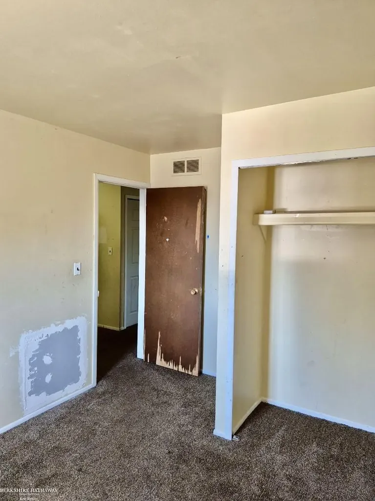 29241 Hayes Road Warren City MI 48088