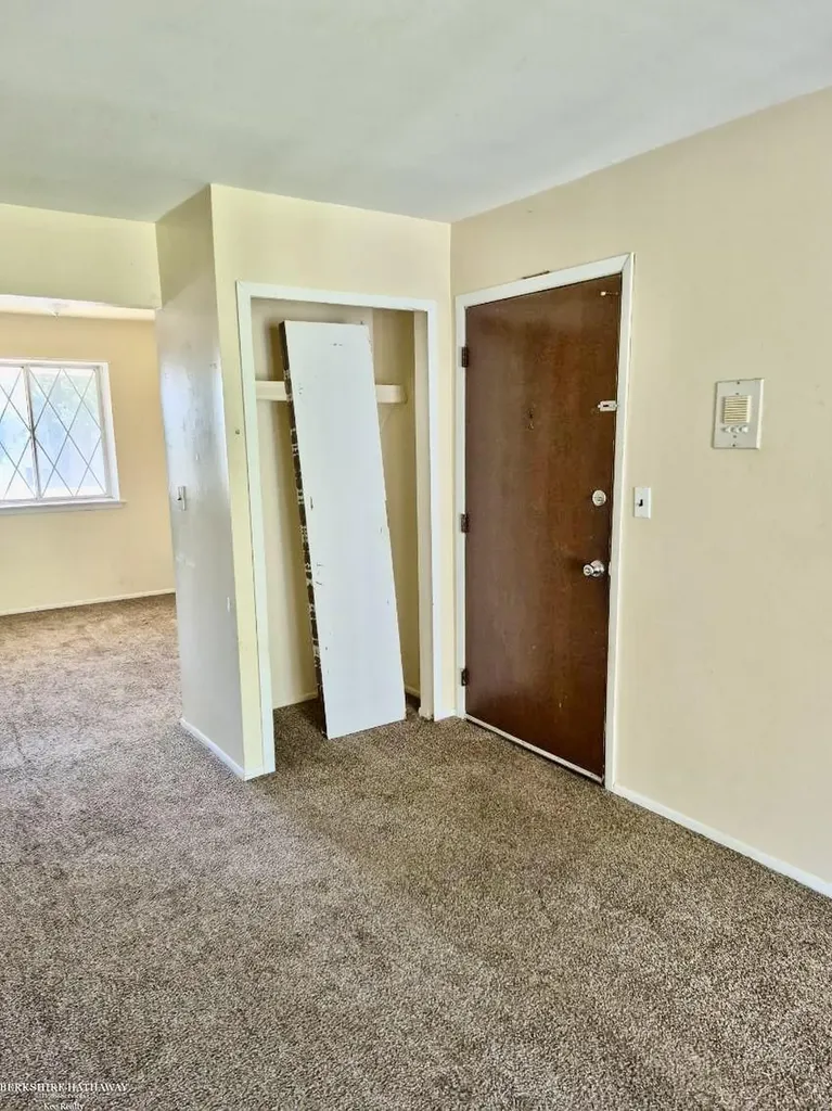 29241 Hayes Road Warren City MI 48088