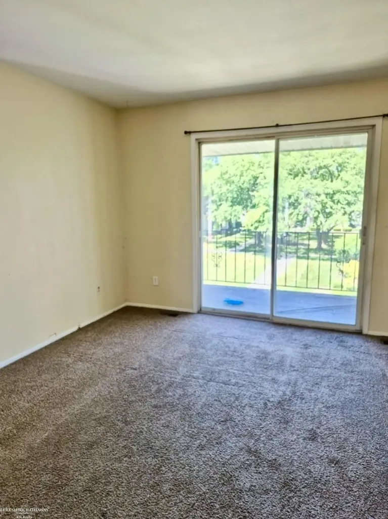 29241 Hayes Road Warren City MI 48088