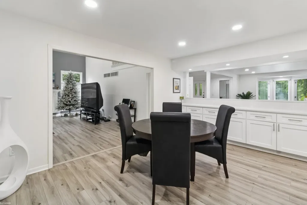 3701 Green Lake Road West Bloomfield Charter Township MI 48324