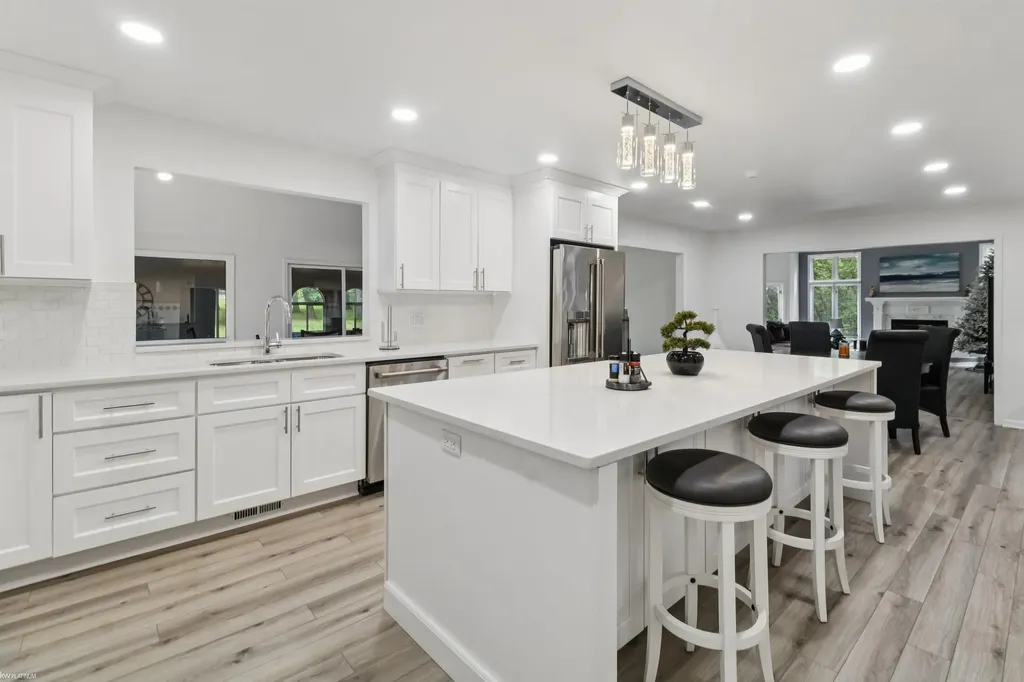 3701 Green Lake Road West Bloomfield Charter Township MI 48324