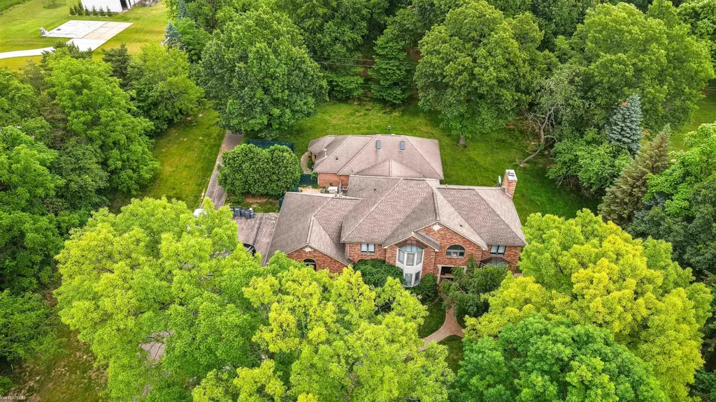 3701 Green Lake Road West Bloomfield Charter Township MI 48324