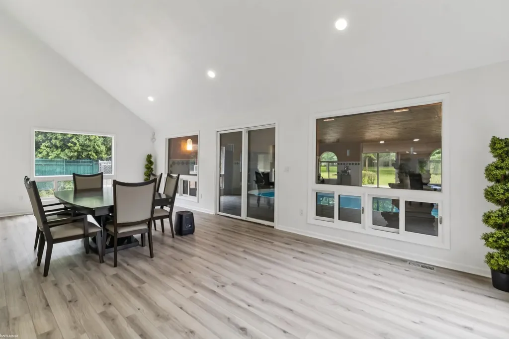 3701 Green Lake Road West Bloomfield Charter Township MI 48324