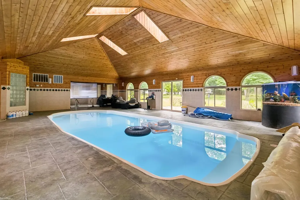3701 Green Lake Road West Bloomfield Charter Township MI 48324