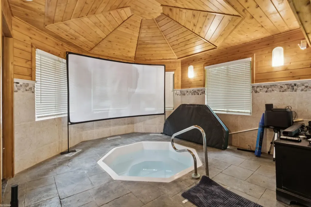 3701 Green Lake Road West Bloomfield Charter Township MI 48324