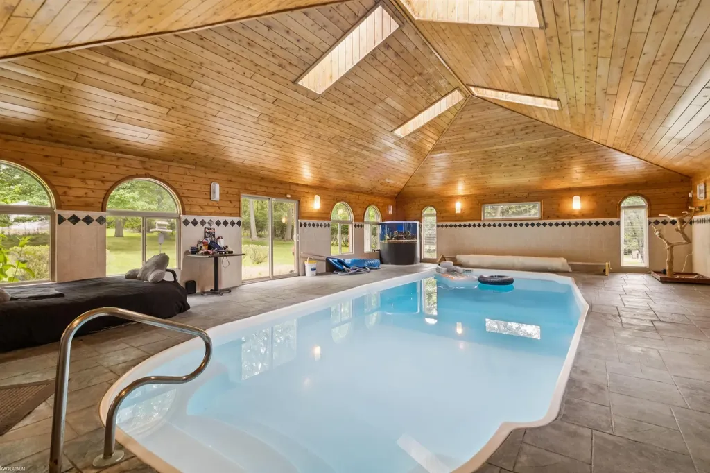 3701 Green Lake Road West Bloomfield Charter Township MI 48324