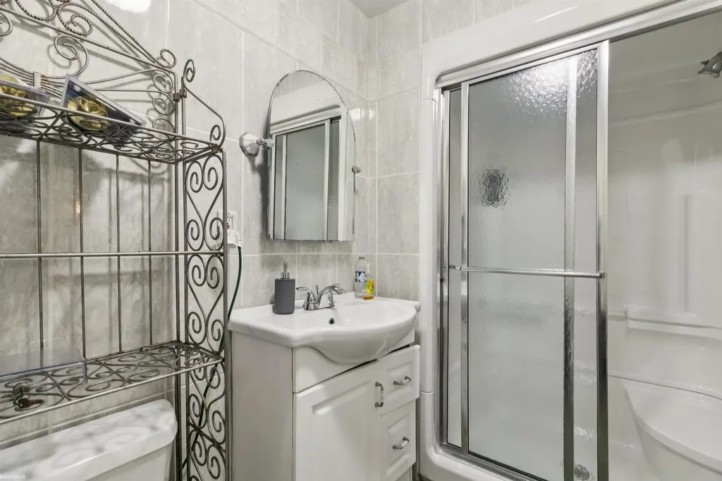 3701 Green Lake Road West Bloomfield Charter Township MI 48324