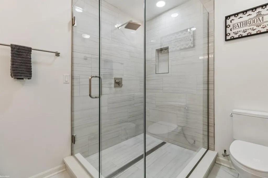3701 Green Lake Road West Bloomfield Charter Township MI 48324