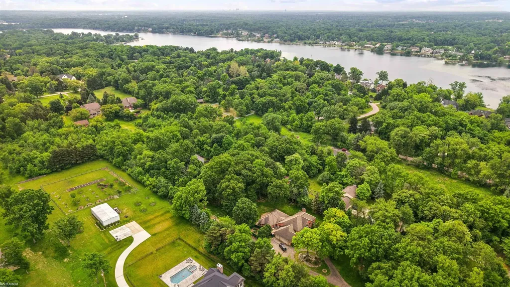 3701 Green Lake Road West Bloomfield Charter Township MI 48324