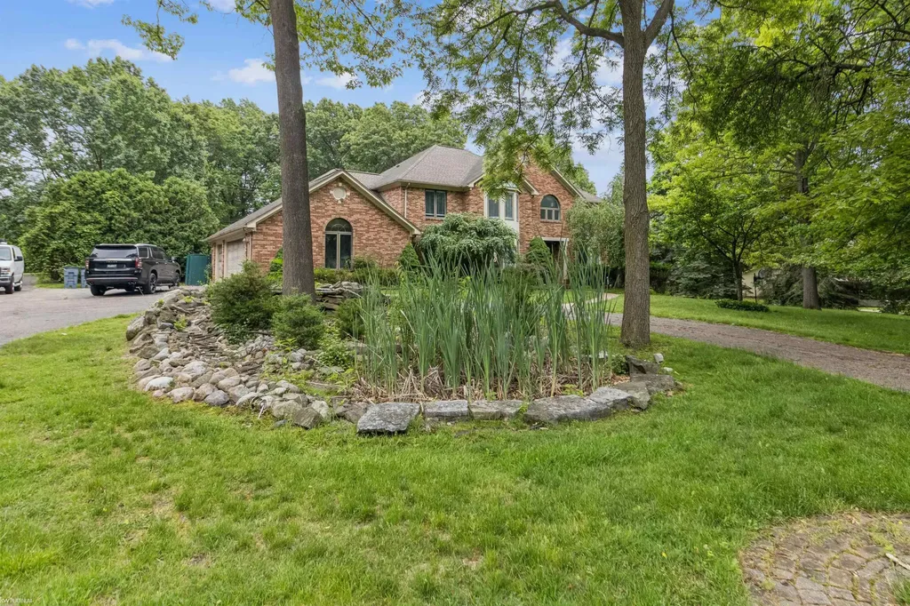 3701 Green Lake Road West Bloomfield Charter Township MI 48324