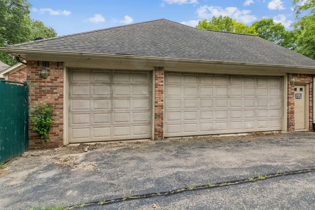 3701 Green Lake Road West Bloomfield Charter Township MI 48324