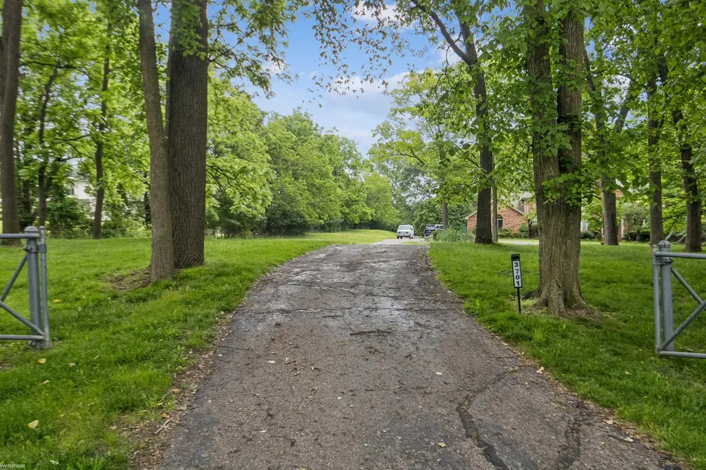 3701 Green Lake Road West Bloomfield Charter Township MI 48324