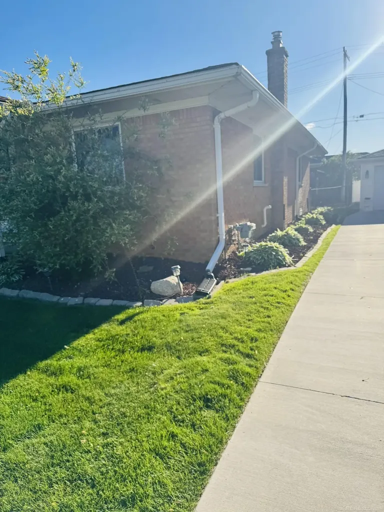 30601 Taylor Street St. Clair Shores City MI 48082