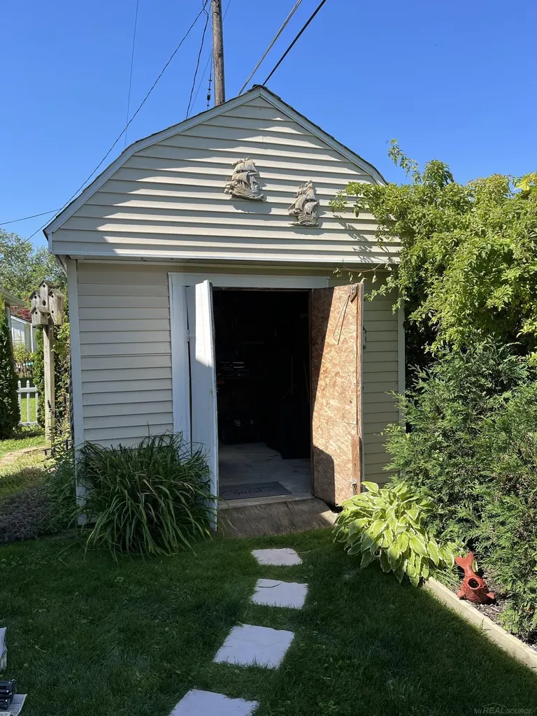 7333 Kilkare Street Worth Township MI 48450