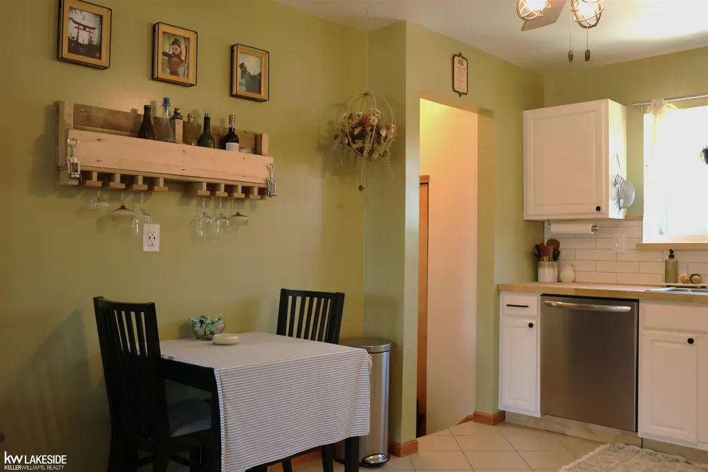 15625 Chestnut Street Roseville City MI 48066