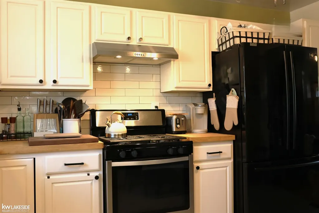 15625 Chestnut Street Roseville City MI 48066