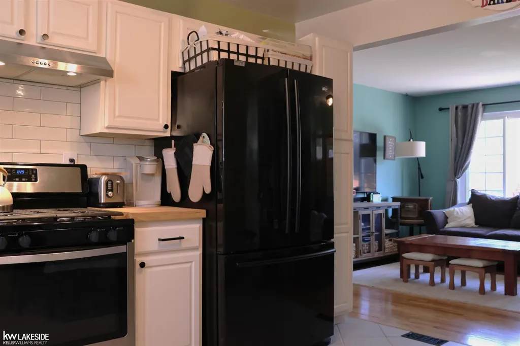 15625 Chestnut Street Roseville City MI 48066