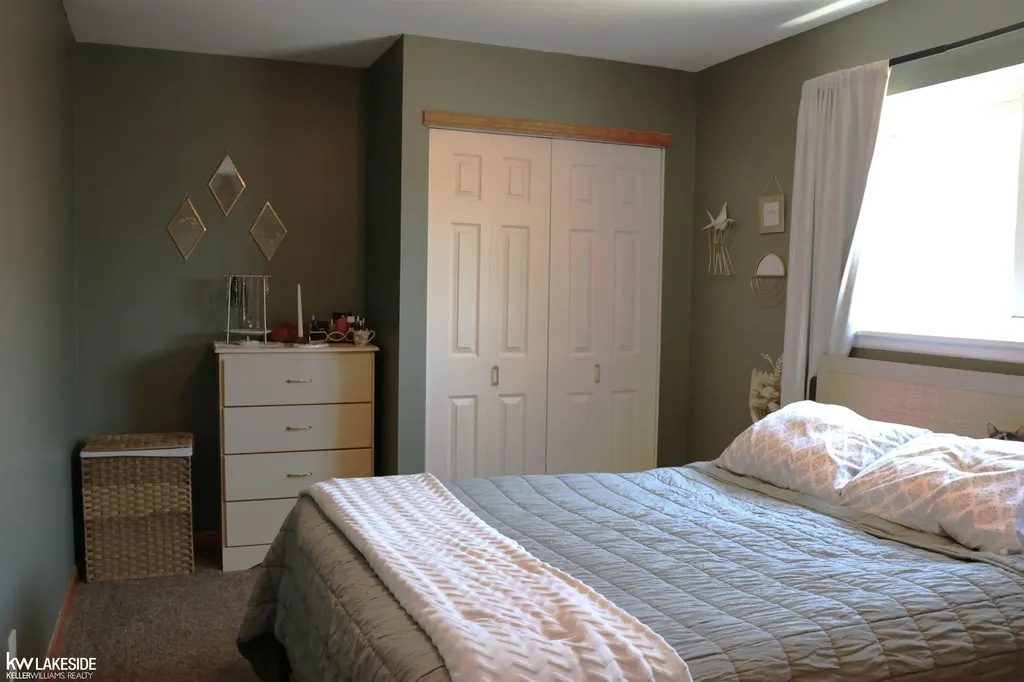 15625 Chestnut Street Roseville City MI 48066