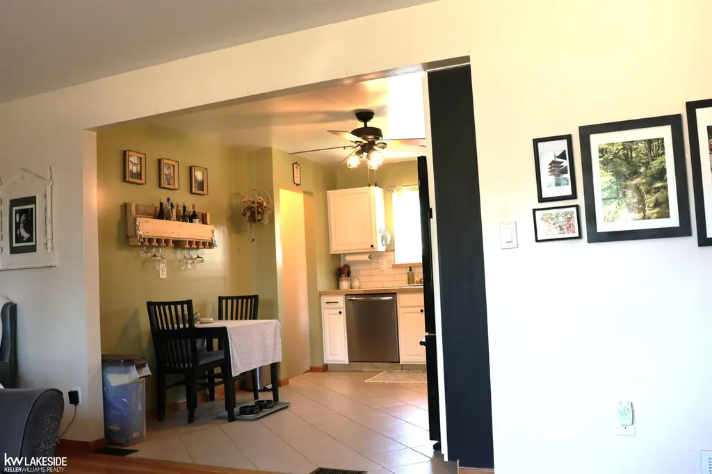 15625 Chestnut Street Roseville City MI 48066