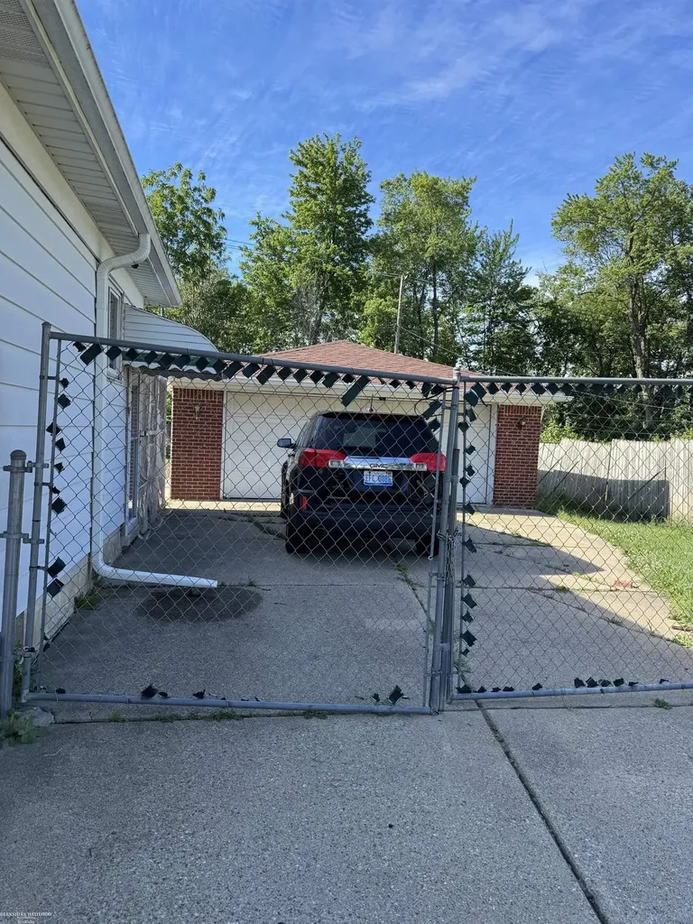 14510 Hoerning Avenue Warren City MI 48088