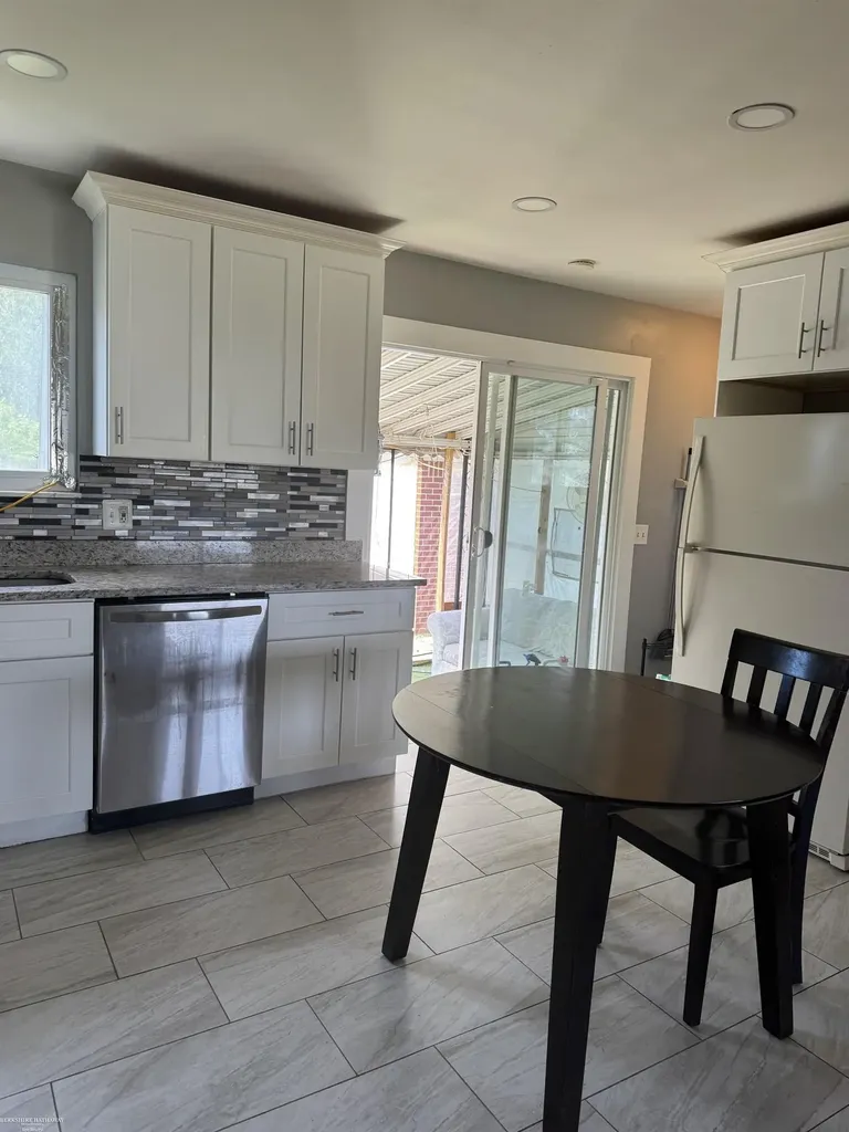 14510 Hoerning Avenue Warren City MI 48088