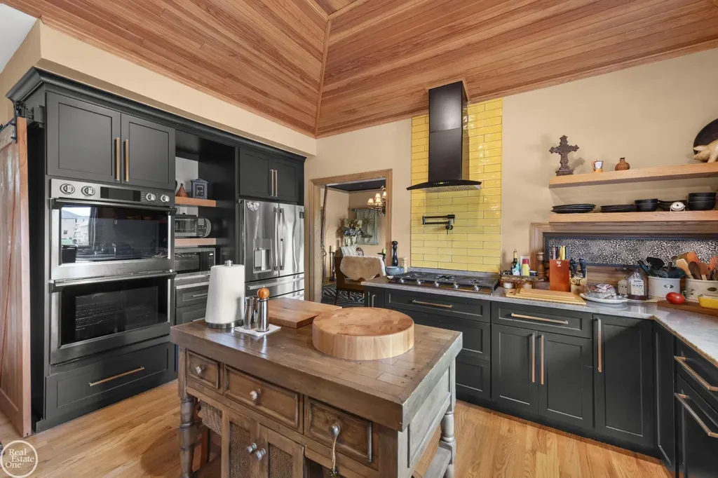 6718 Pond Drive Washington Township MI 48094