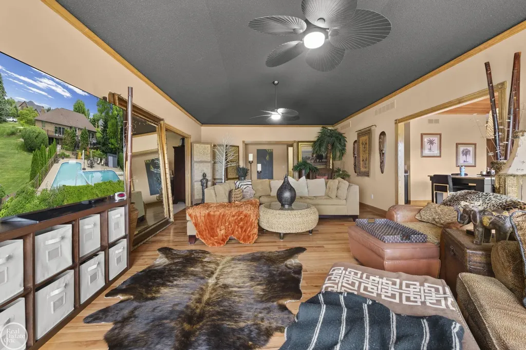 6718 Pond Drive Washington Township MI 48094