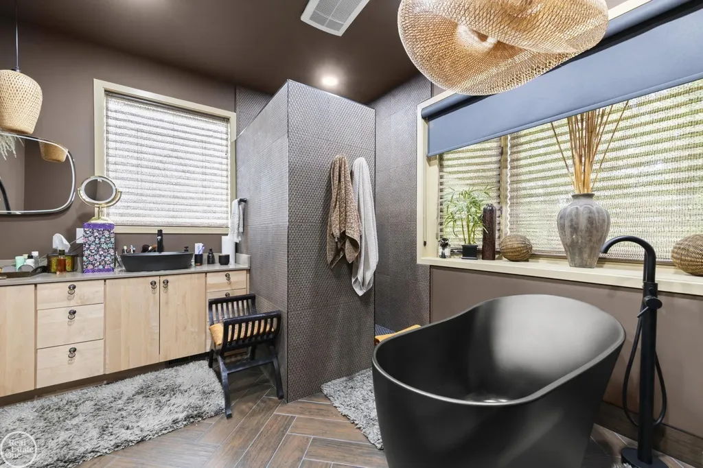 6718 Pond Drive Washington Township MI 48094