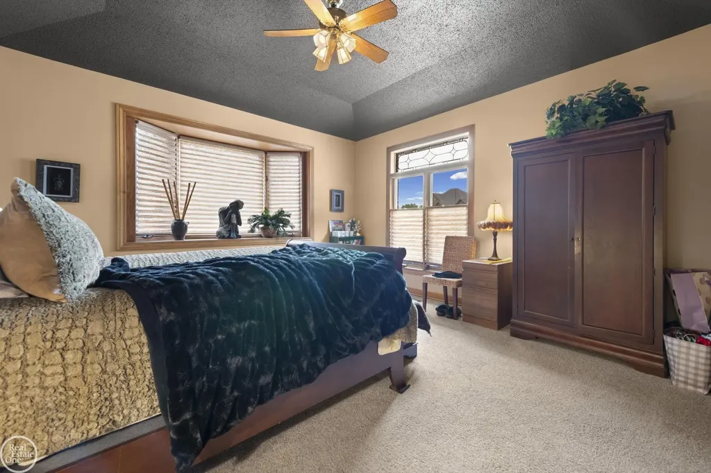 6718 Pond Drive Washington Township MI 48094