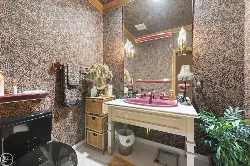 6718 Pond Drive Washington Township MI 48094