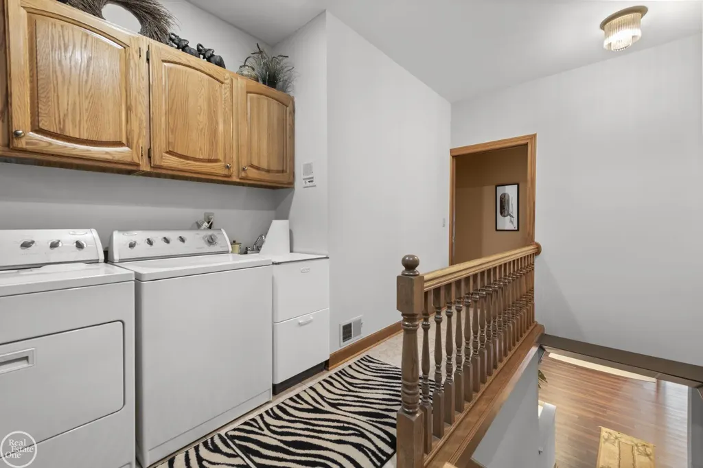 6718 Pond Drive Washington Township MI 48094