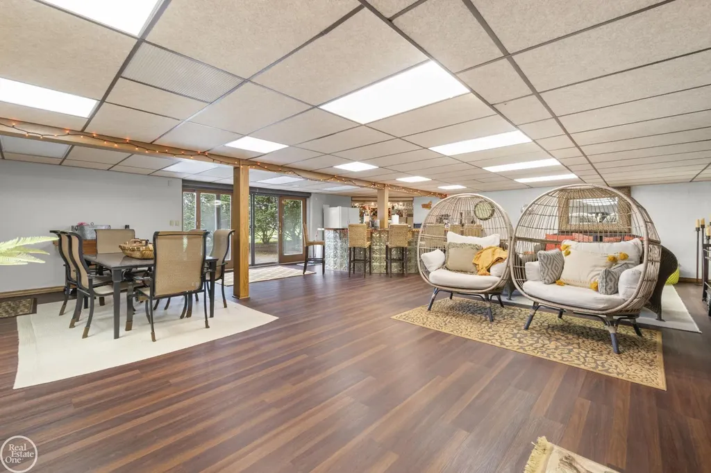 6718 Pond Drive Washington Township MI 48094